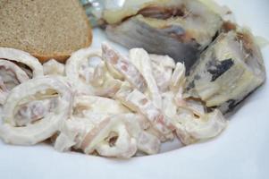 calamares cocidos con mayonesa y marisco foto