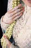 vestido de novia javanesa, ceremonia de boda foto