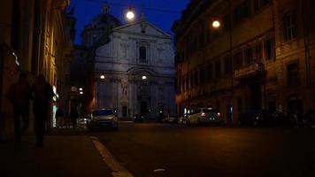 Rom Italien Nachtverkehr auf der Piazza Venezia video