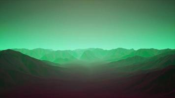 fundo de paisagem de montanha com neblina verde video