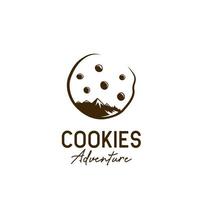 Cookie cookies icono de logotipo de aventura al aire libre con montaña, bosque y concepto de ilustración de estrella de chispas de chocolate vector