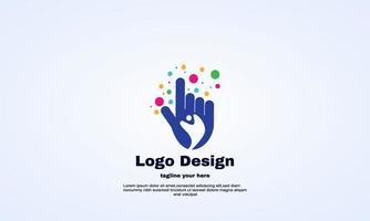 ilustrador de la mano feliz del logotipo de los niños creativos vector