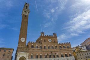 Palazzo Publico and Torre del Mangia in Siena, Italy photo