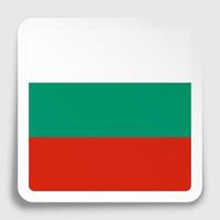 icono de la bandera de bulgaria en la etiqueta engomada cuadrada de papel con sombra. botón para aplicación móvil o web. vector