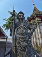 estatua de piedra en wat phra chetuphonwat pho de tailandia. foto