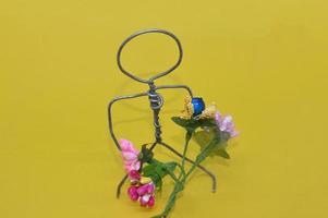 Human figure made of metal wire with an object photo