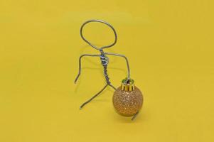 Human figure made of metal wire with an object photo
