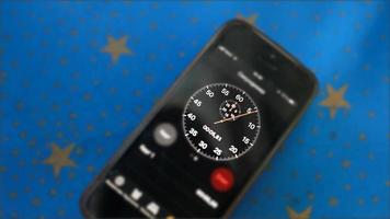cronômetro na tela do smartphone faz a contagem regressiva do tempo decorrido