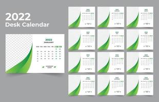 plantilla de calendario de escritorio. la semana comienza el lunes el domingo. juego de 12 meses. vector