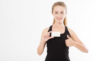 Sonrisa mujer sexy mostrando tarjeta de visita y signo de como aislado en blanco, en blanco foto