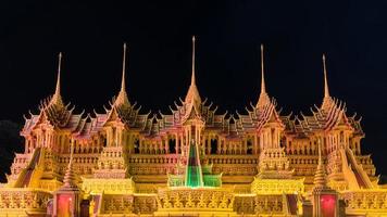 Desfile del festival del castillo de cera en la provincia de Sakon Nakhon en Tailandia foto