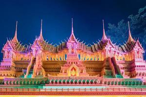 Desfile del festival del castillo de cera en la provincia de Sakon Nakhon en Tailandia foto