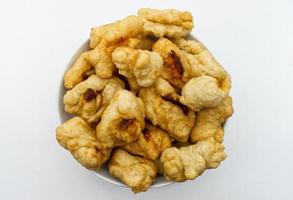 italiano tradicional crispeddi calabresi ca lici. rosquillas fritas saladas con trozos de anchoas en su interior. Los crispeddi se preparan especialmente en el sur de Italia durante la época navideña. foto