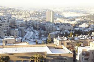 nieve en jerusalén y las montañas circundantes foto