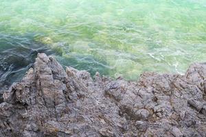 la textura de la piedra y el mar. foto