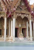 templo de buda en la cima en tailandia. foto