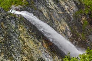 increíble cascada más alta vettisfossen utladalen noruega paisajes noruegos más bellos. foto