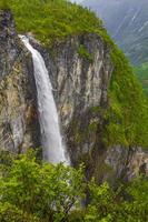 increíble cascada más alta vettisfossen utladalen noruega paisajes noruegos más bellos. foto