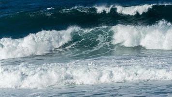 olas en la costa norte de gran canaria