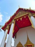 wat phra chetuphonwat pho se encuentra detrás del espléndido templo del buda esmeralda. foto