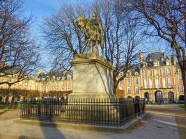 Place des Vosges Paris photo