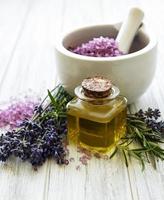 conjunto de cosmética de spa orgánica natural con lavanda. foto