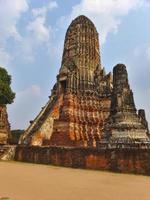 wat chaiwatthanaram es un templo budista en el parque histórico de la ciudad de ayutthaya, tailandia, en la orilla oeste del río chao phraya, en las afueras de la isla de ayutthaya. foto