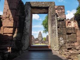 Phimai Historical ParkPhimai built according to the traditional art of Khmer. Phimai Prasat Hin probably started to build during the reign of King Suryavarman 1 the16th century Buddhist tempes.