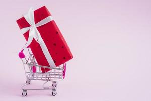 shopping cart with valentine s day gift box