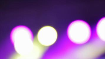 Bokeh abstracto luz de escenario en un concierto de música video