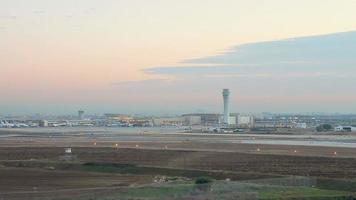 vue aérienne de l'aéroport international de ben gourion dans l'après-midi video