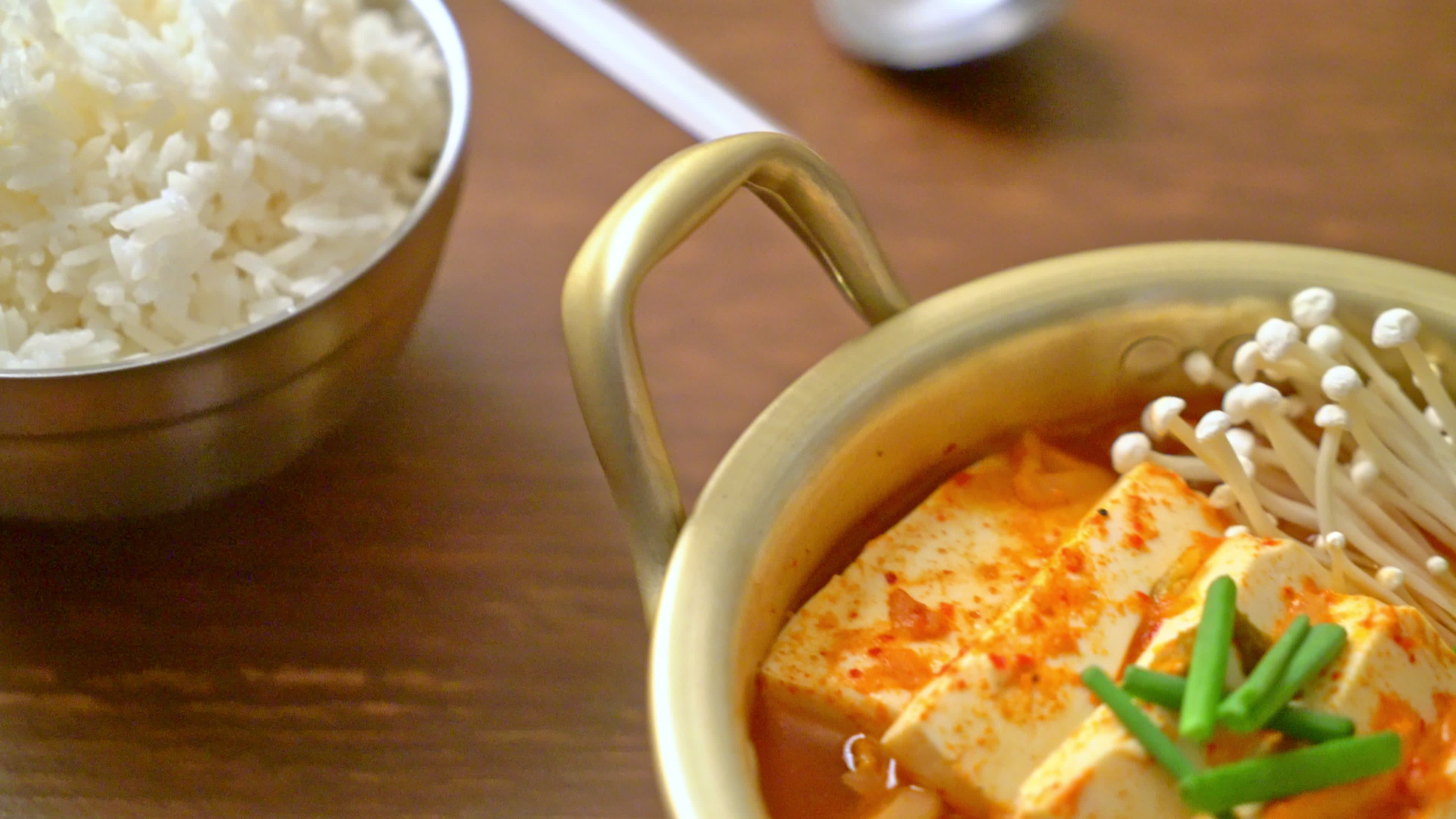 Kimchi soup with tofu - Korean food style 4994344 Stock Video at Vecteezy