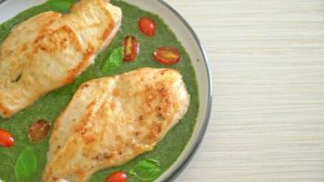 grilled chicken steak with pesto sauce and tomatoes video