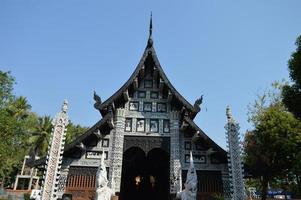 The temple is made of wood Wat Lok Moli It is not known when the temple was built but it is first mentioned in a charter in 1367 CE. The sixth king of the Mangrai dynasty King Kuena 13551385. photo