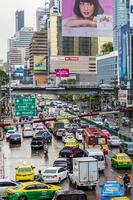 Bangkok, Tailandia 22 de mayo de 2018, hora punta, gran atasco de tráfico pesado en la concurrida Bangkok, Tailandia. foto