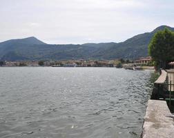 vista del lago iseo foto