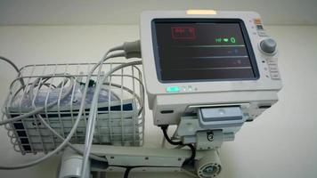 Cinemagraph de un monitor médico dentro de la habitación de un paciente en un hospital