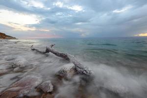 puesta de sol del mar muerto foto