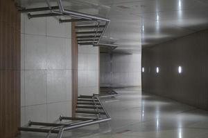 escaleras que conducen al metro foto