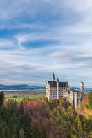 Castillo de Neuschwanstein en un hermoso otoño, Fussen, Baviera, Alemania foto