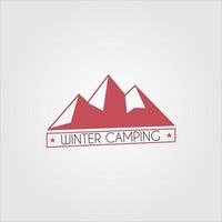 vector logo de camping. acampar en las montañas y la naturaleza del bosque.