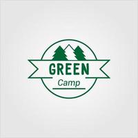 logotipo de camping al aire libre. senderismo en montañas y bosques. vector