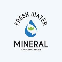 Diseño vectorial de logotipo para empresas de agua mineral con ilustración de icono de gota de agua y hojas vector