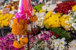 Ramo de flores en un mercado en el norte de Tailandia. foto