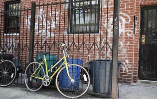 bicicleta amarilla y negra foto