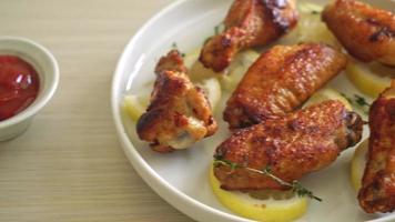 alette di pollo fritte al limone e pepe video