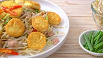 stir-fried bean sprout with egg tofu and minced pork video