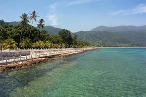 frente al mar en la aldea de tekkek. Isla Tioman, Malasia, 2012 foto