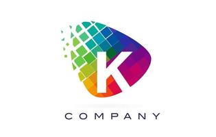 Letra k diseño de logotipo de arco iris colorido. vector