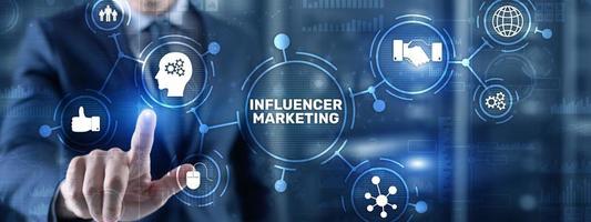 concepto de marketing de influencers. concepto de internet empresarial foto